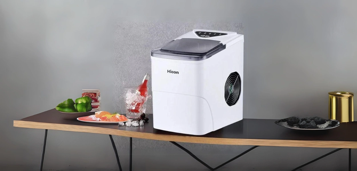 یخ‌ساز هوشمند هایکون مدل Hicon HZB-16AL Smart Ice Maker با طراحی مدرن و رنگ سفید.