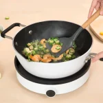 اجاق القایی شیائومی نسخه لایت | Mi Induction Cooker Lite با طراحی مدرن، تنظیم 9 سطحی دما و توان 2100 وات، انتخابی مناسب برای پخت و پز سریع و ایمن است.