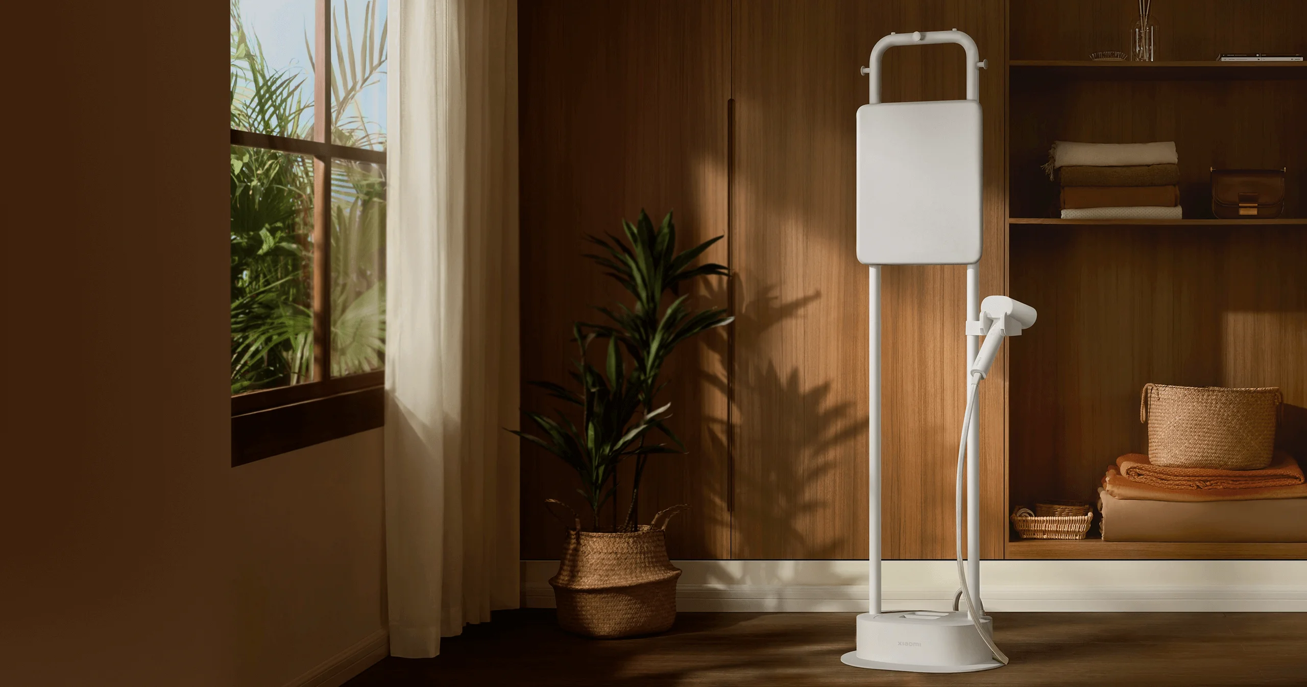 اتو بخار ایستاده شیائومی | Mi Standing Garment Steamer با توان 2000 وات و مخزن آب 2.3 لیتری، اتوکشی مداوم تا 60 دقیقه