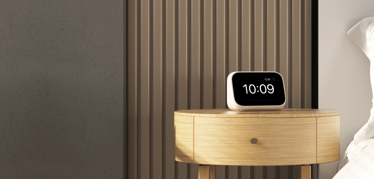 ساعت رومیزی هوشمند شیائومی | Mi Smart Clock با صفحه‌نمایش لمسی ۴ اینچی و پشتیبانی از Google Assistant