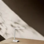 چراغ مطالعه شیائومی نسخه لایت | Mi Desk Lamp Lite با روشنایی یکنواخت و گسترده و شاخص نمود رنگ بالا